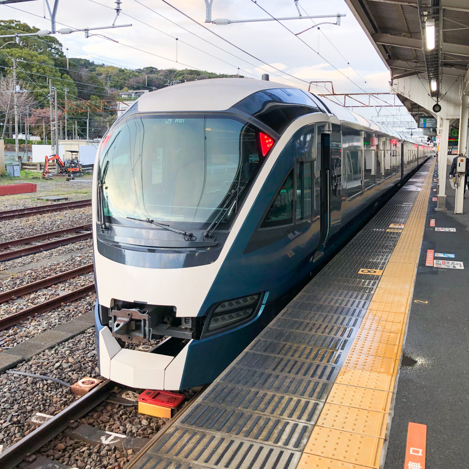 サフィール踊り子号伊東駅にて