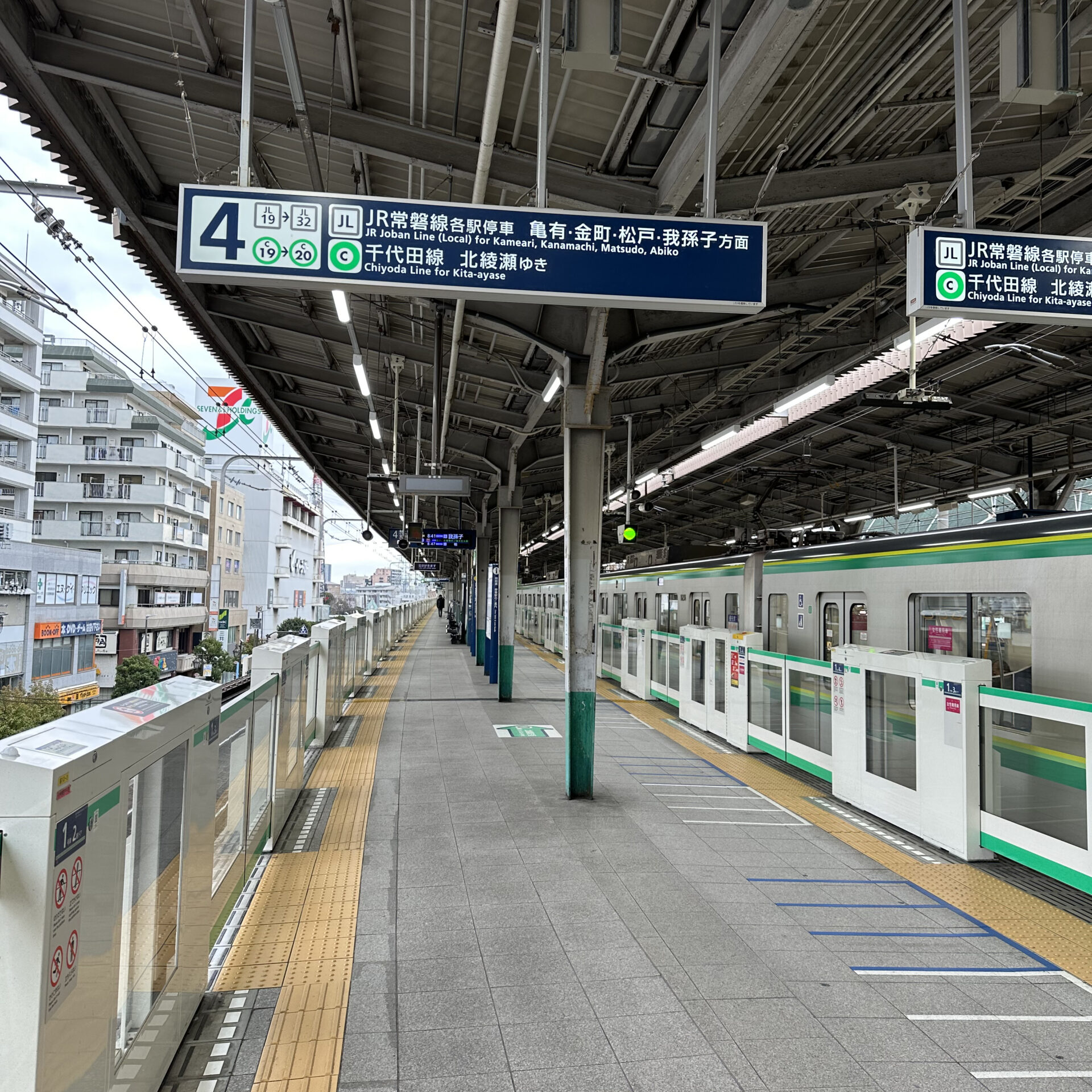 綾瀬駅ホーム