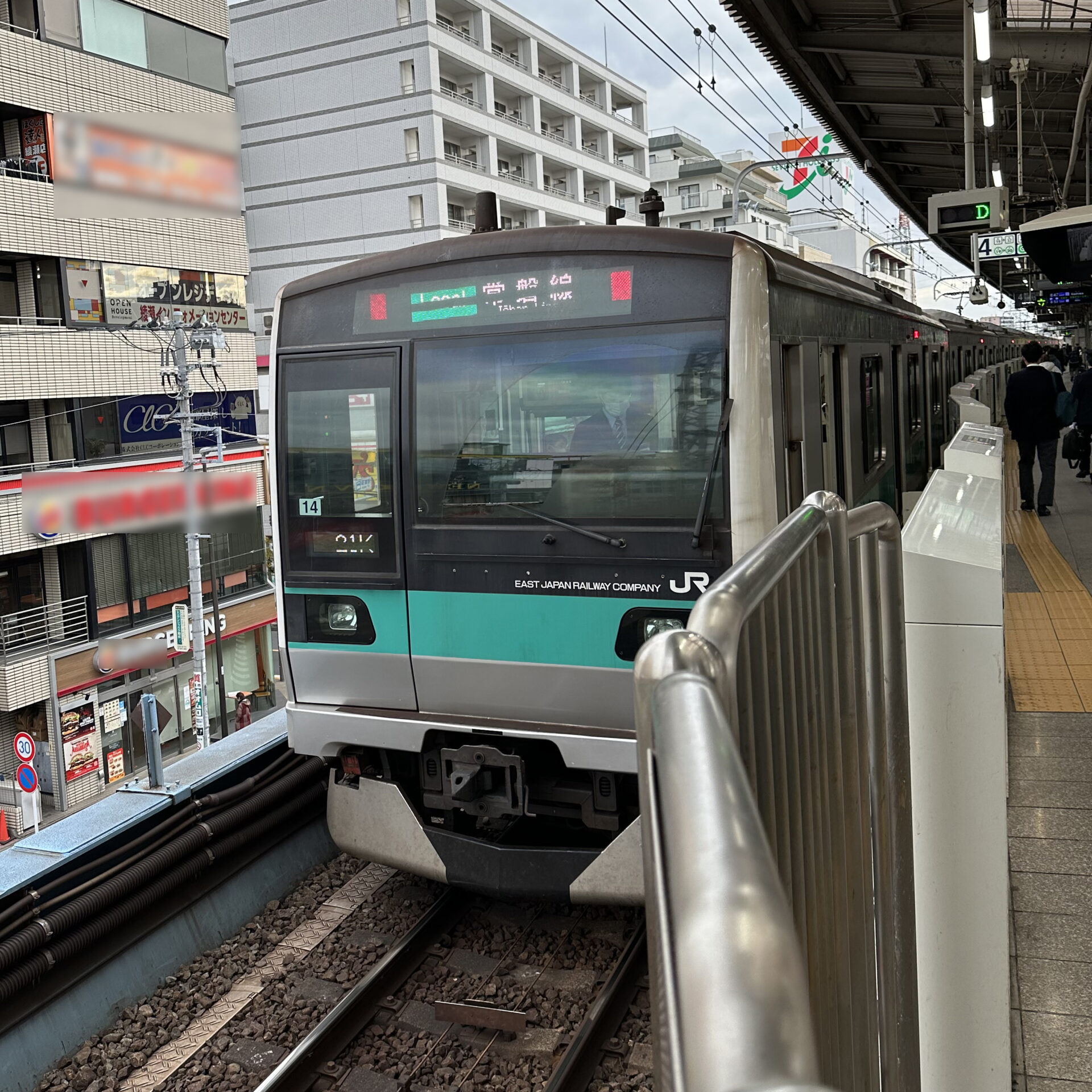 常磐線各駅停車綾瀬駅にて