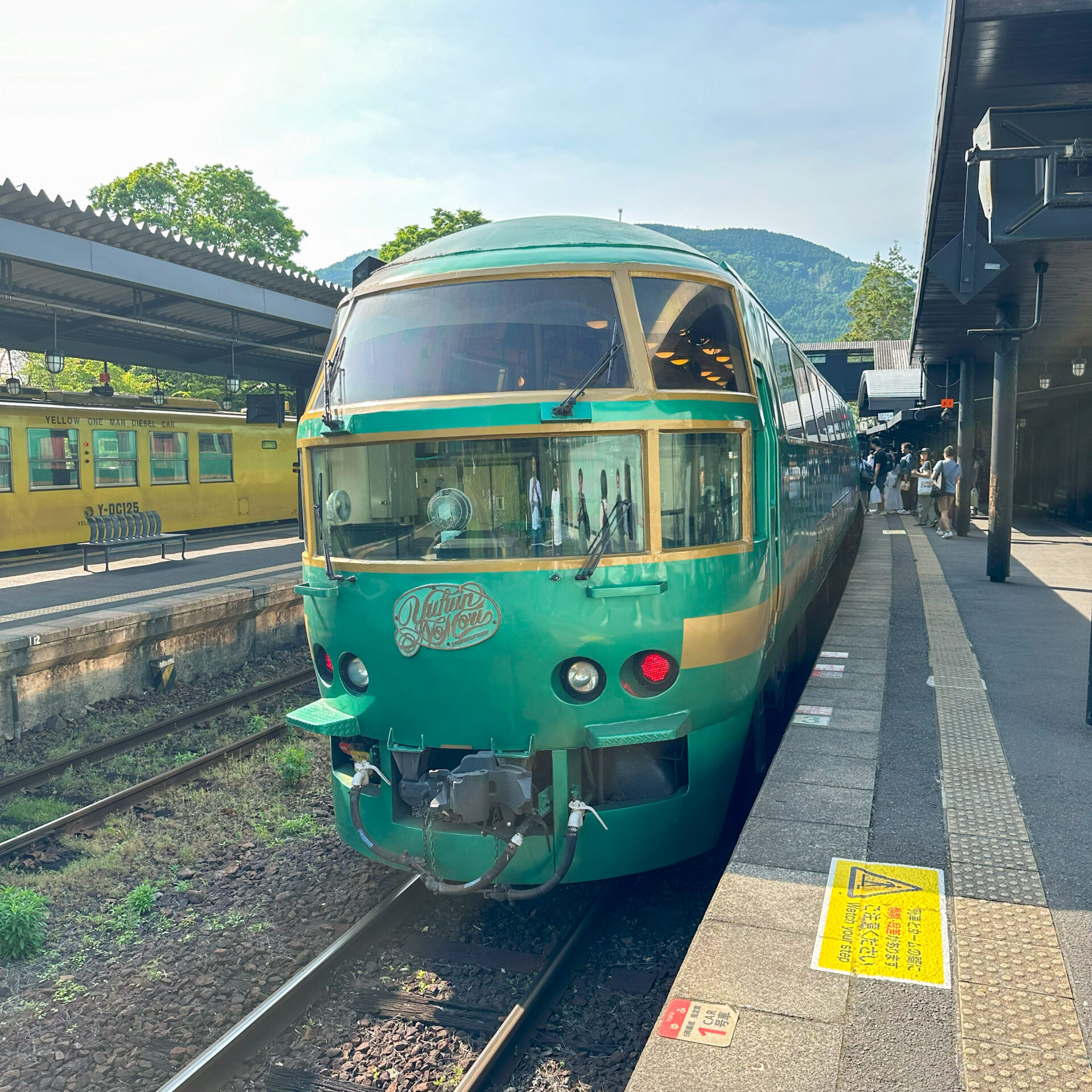 ゆふいんの森号由布院駅にて