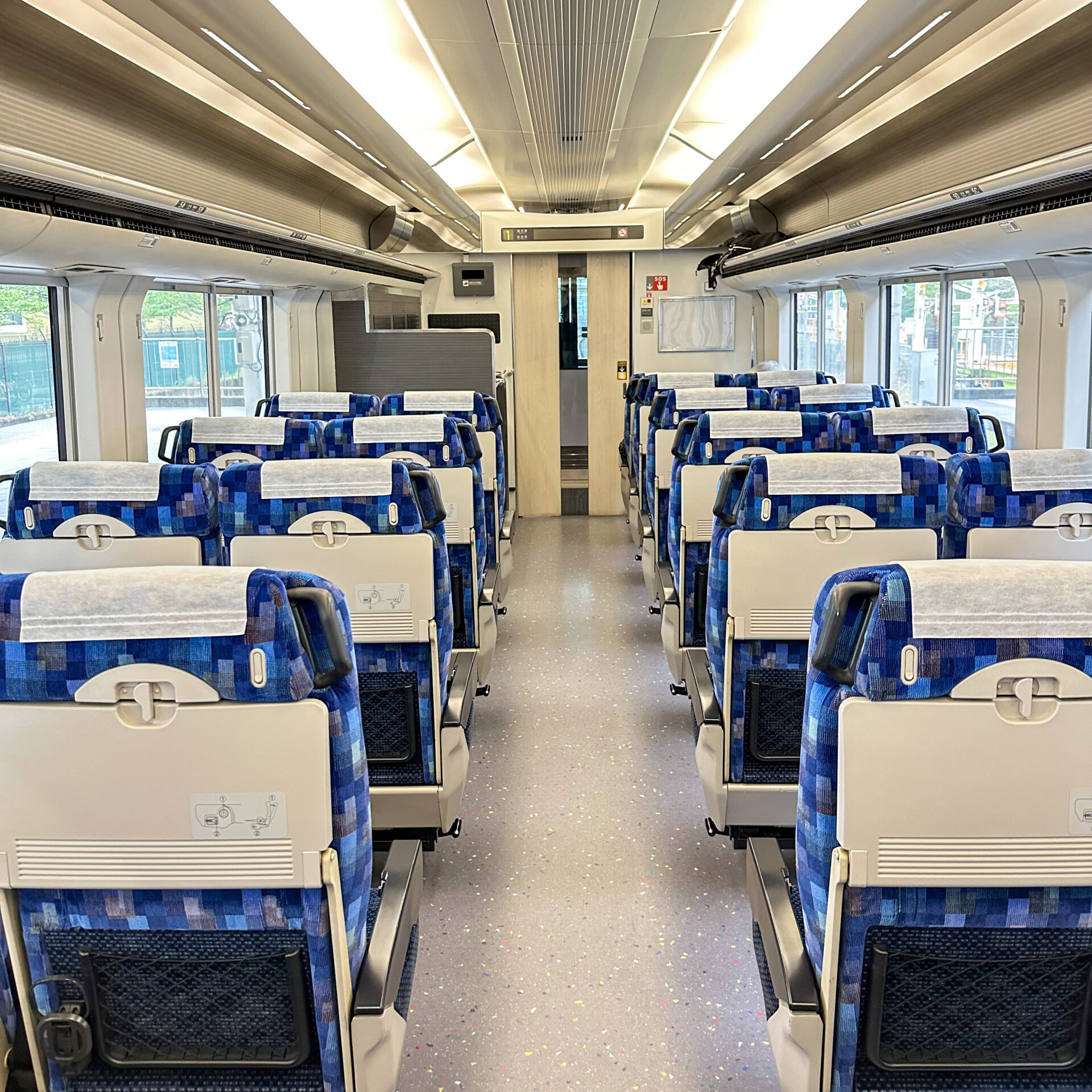 E257系電車普通車車内