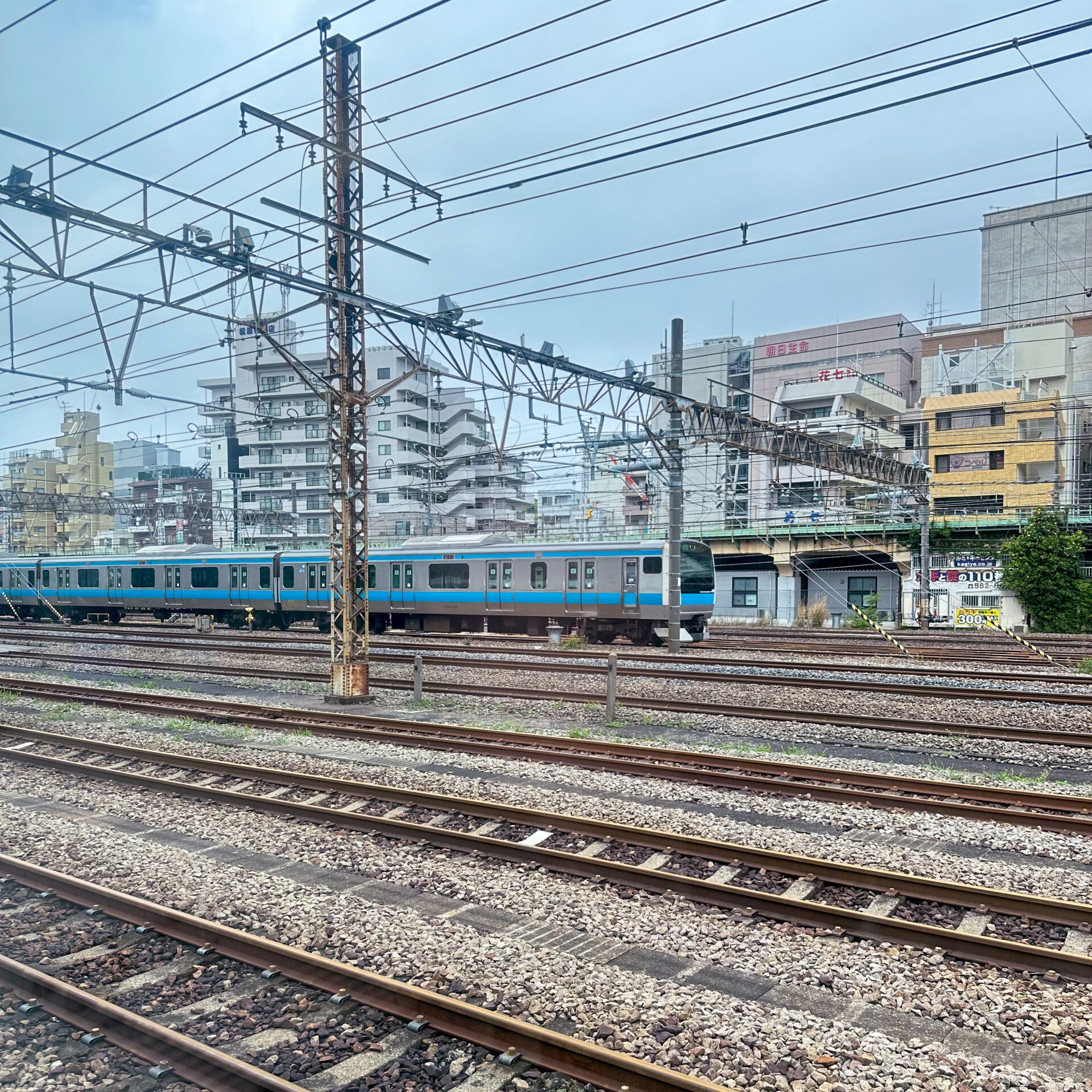 鶴見駅構内