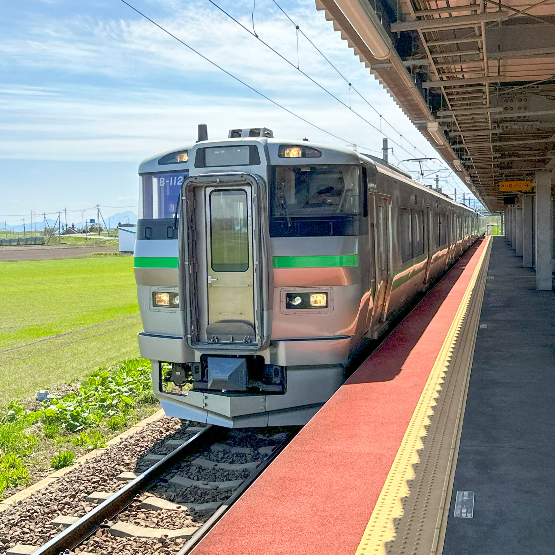 札沼線普通列車ロイズタウン駅にて