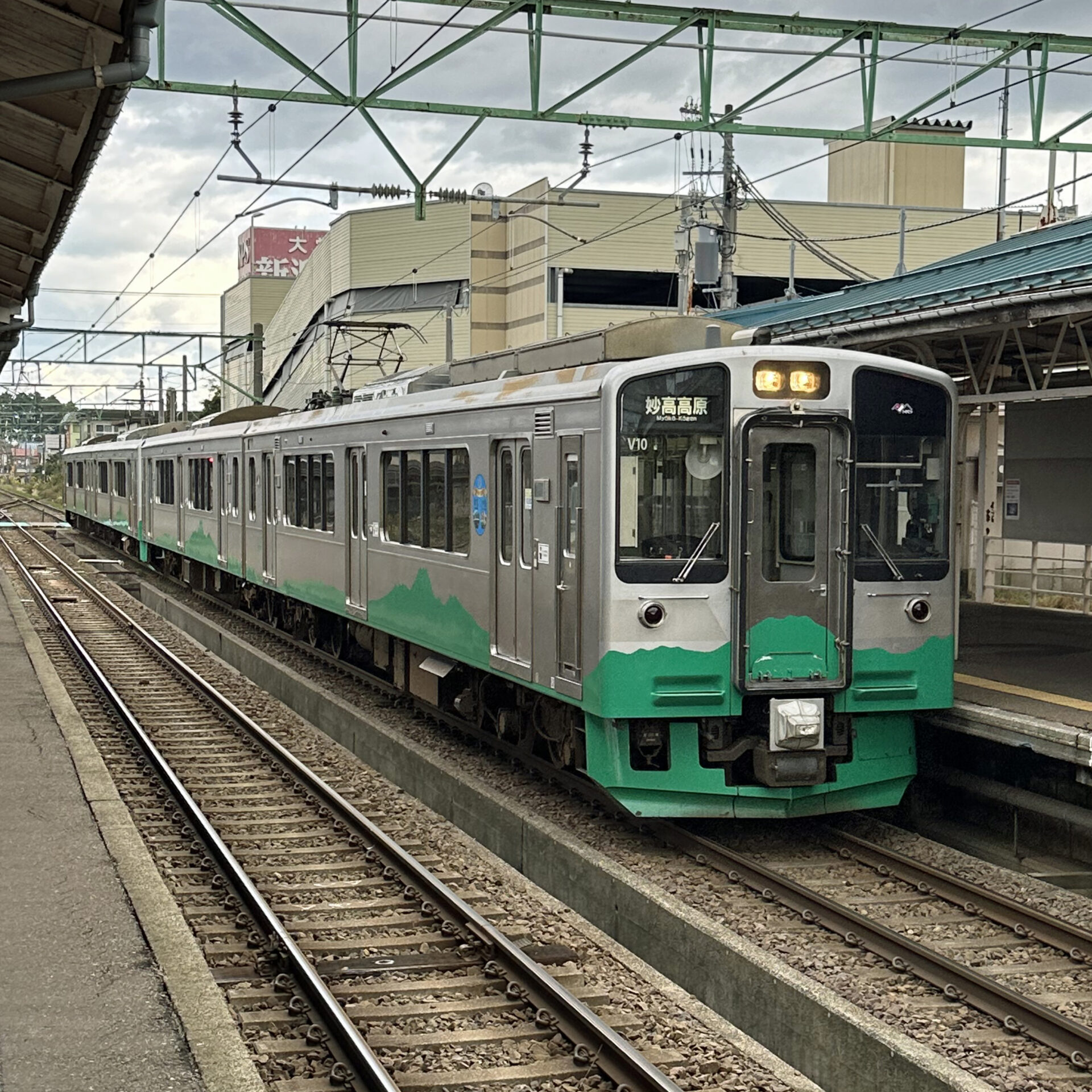 えちごトキめき鉄道普通列車高田駅にて