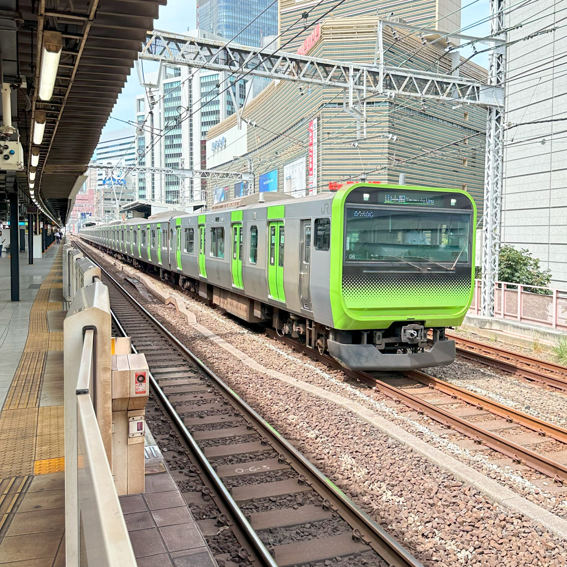 山手線普通列車有楽町駅にて