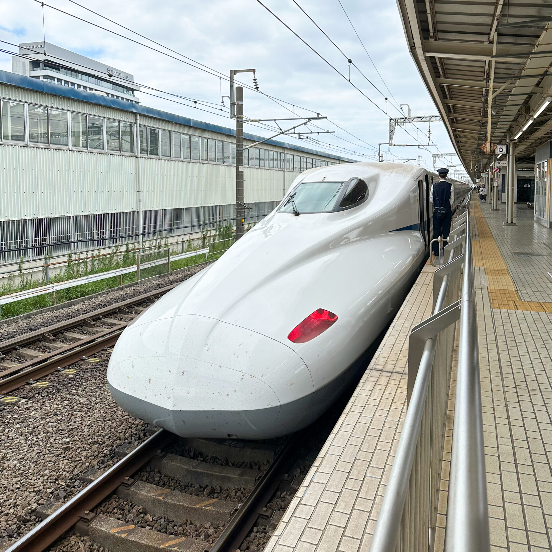 新幹線N700系三島駅にて