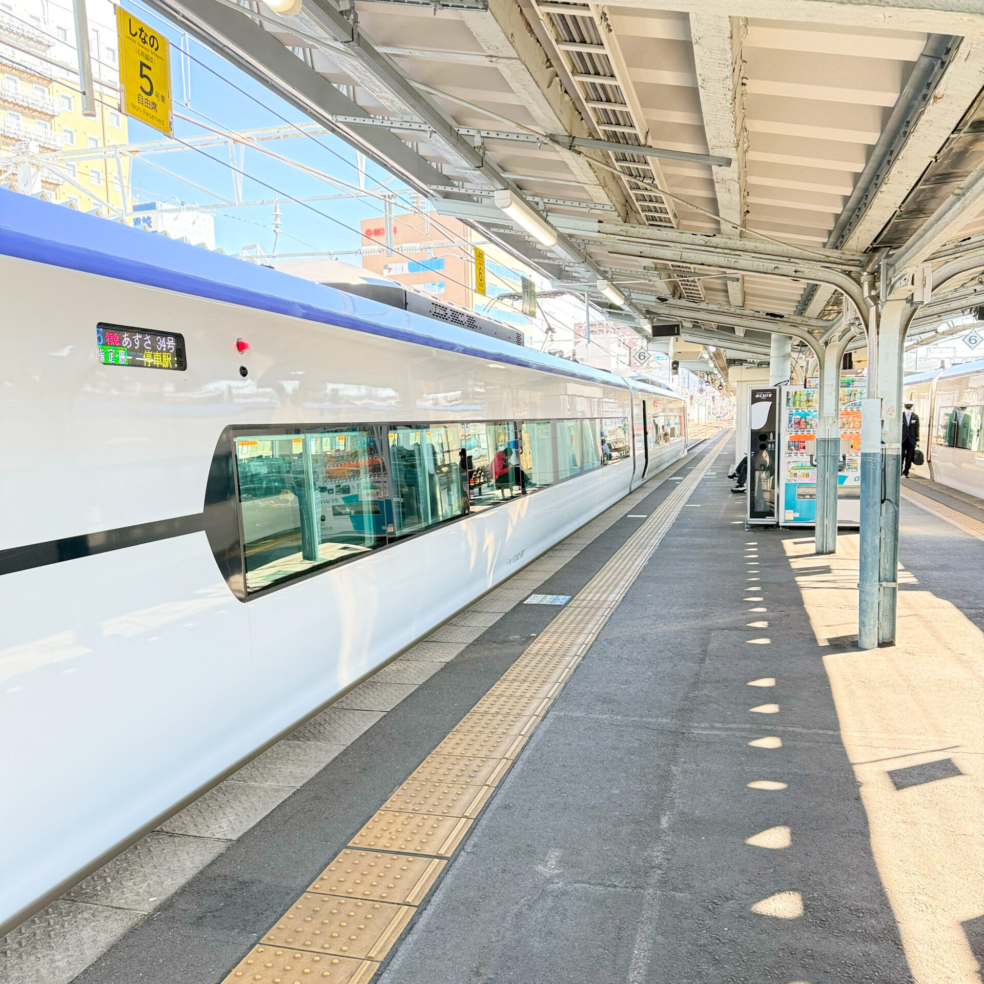 E353系電車松本駅にて