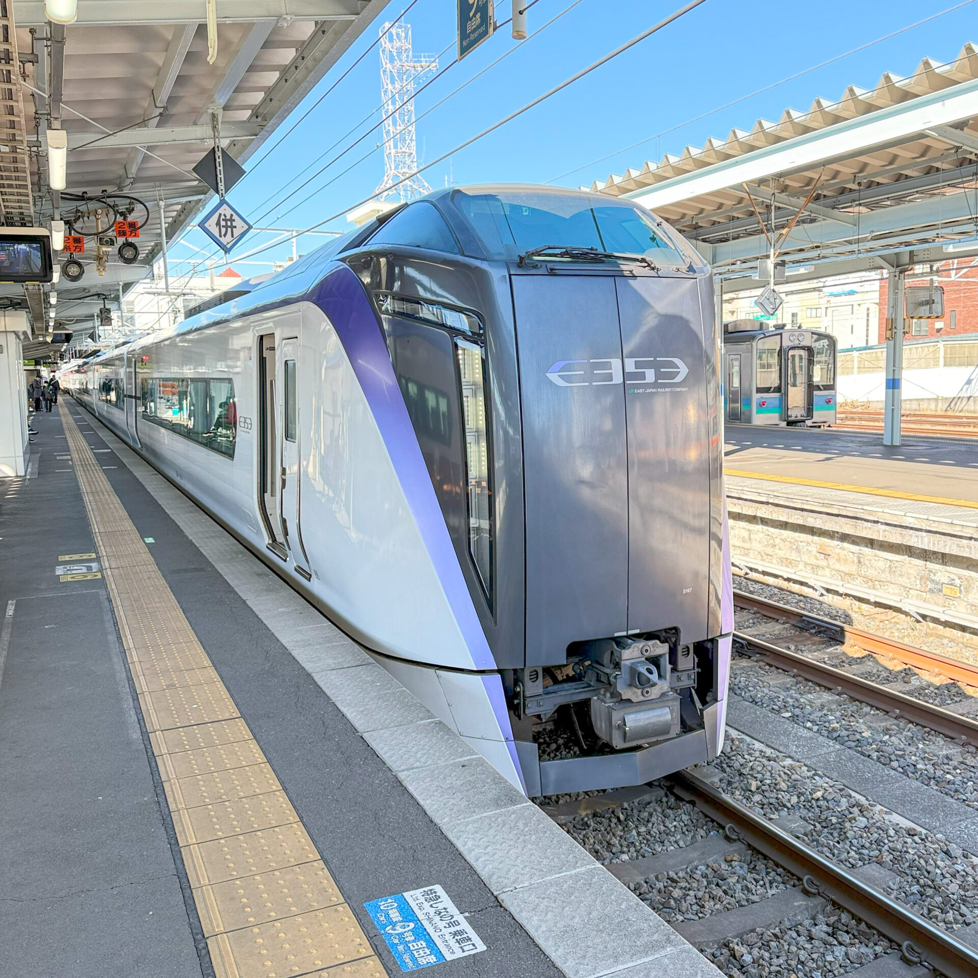 E353系電車松本駅にて