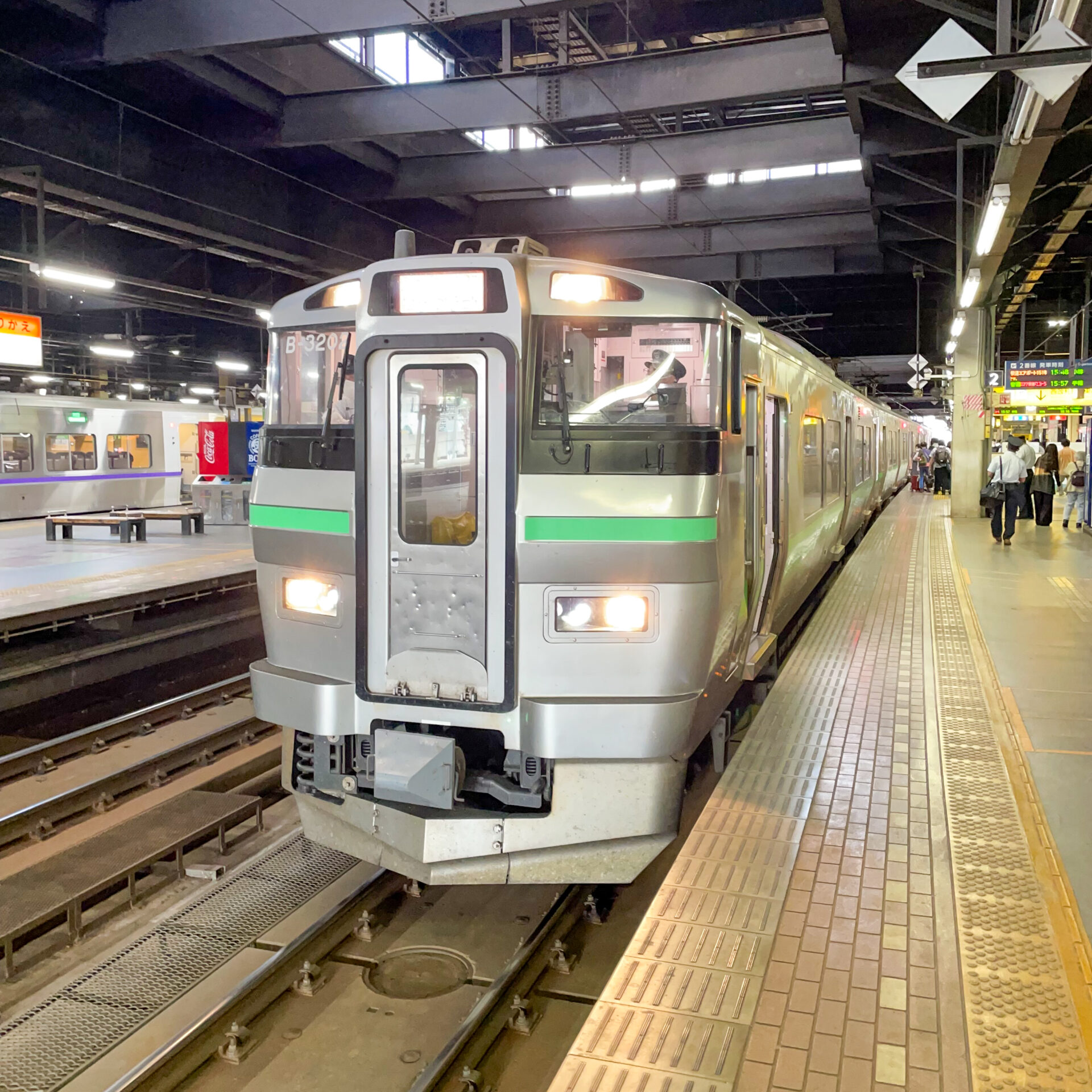 JR北海道733系電車札幌駅にて