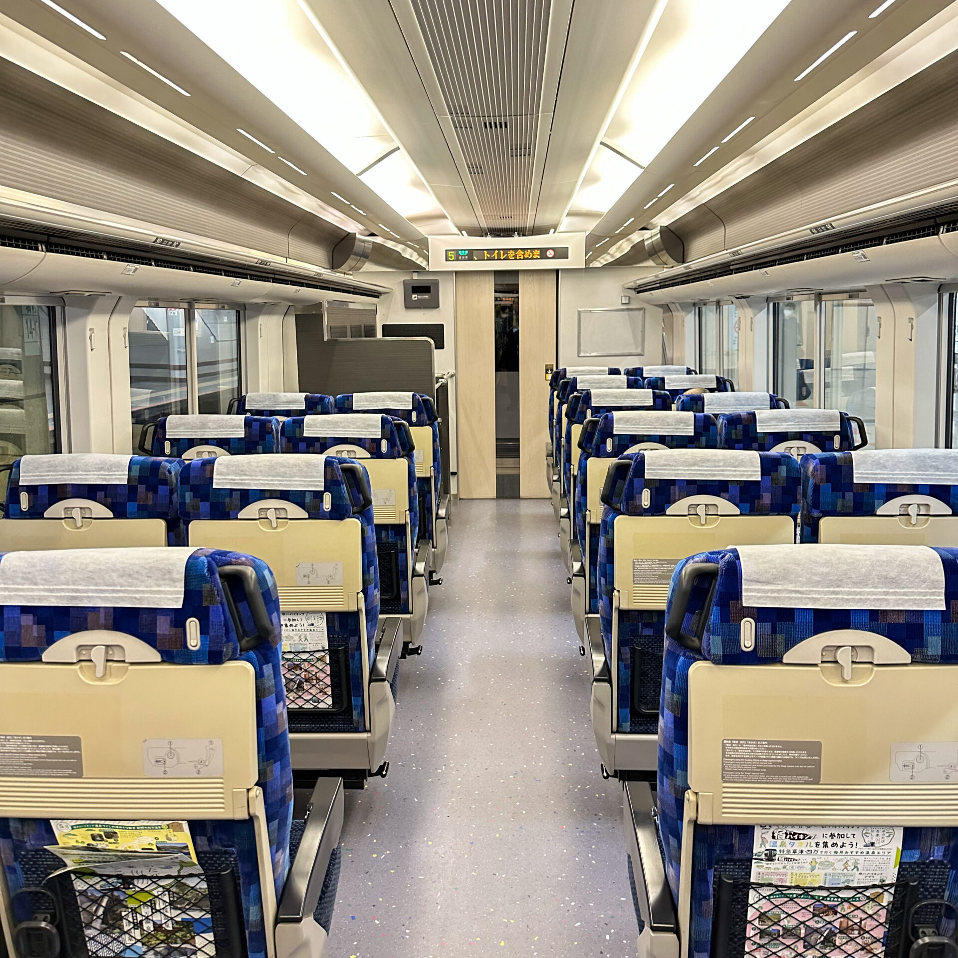 E257系電車普通車車内