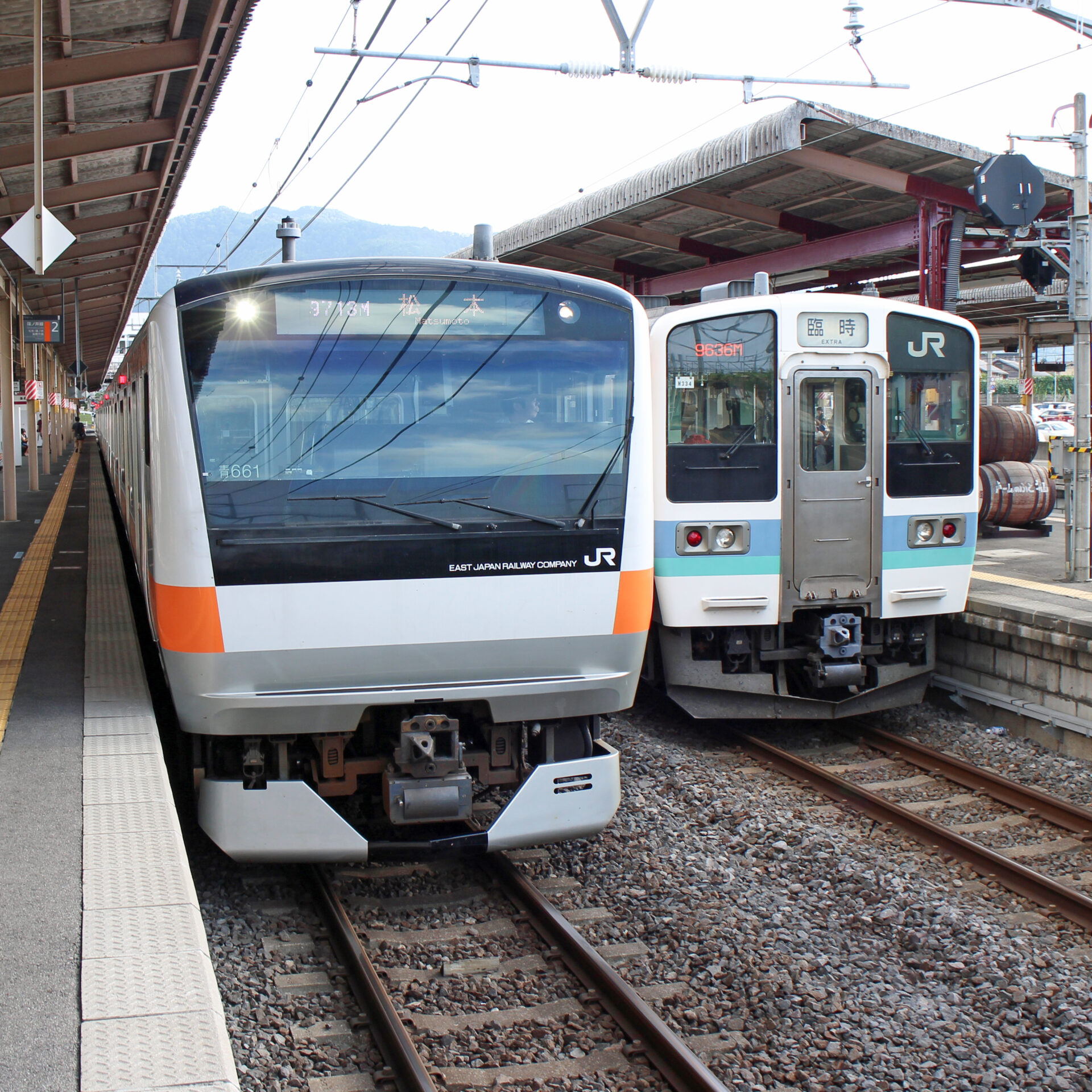 中央本線普通列車塩尻駅にて