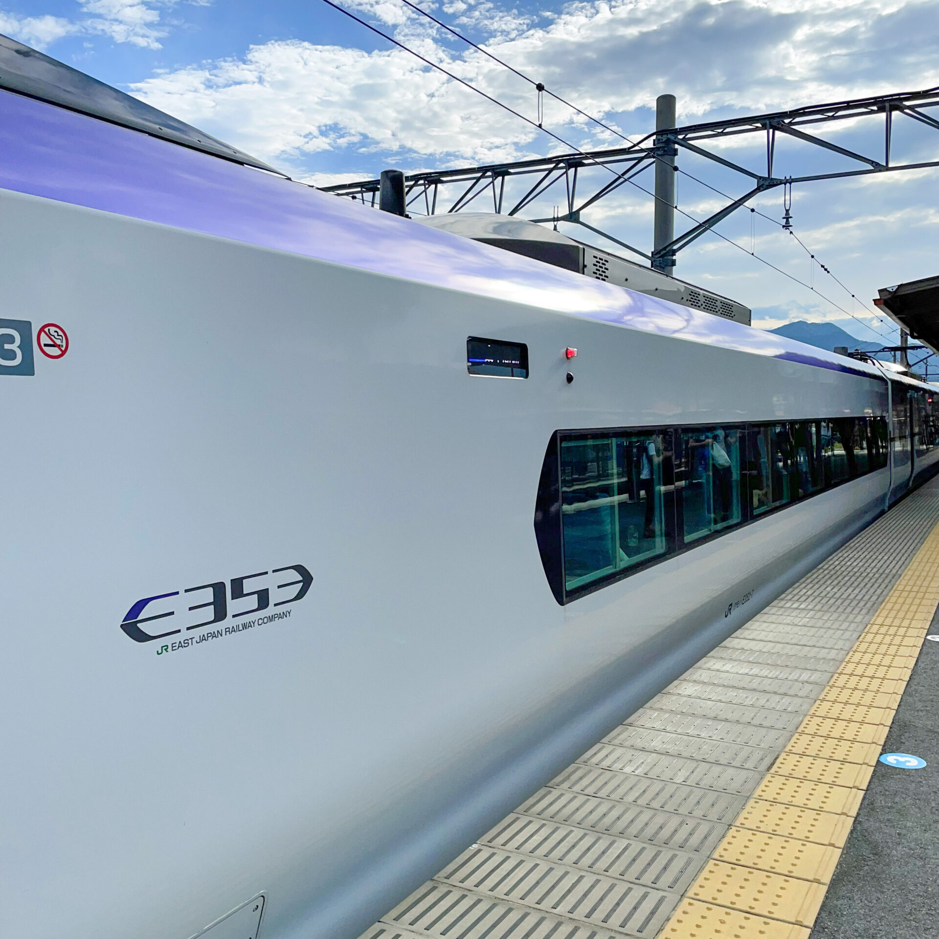 E353系電車エクステリア