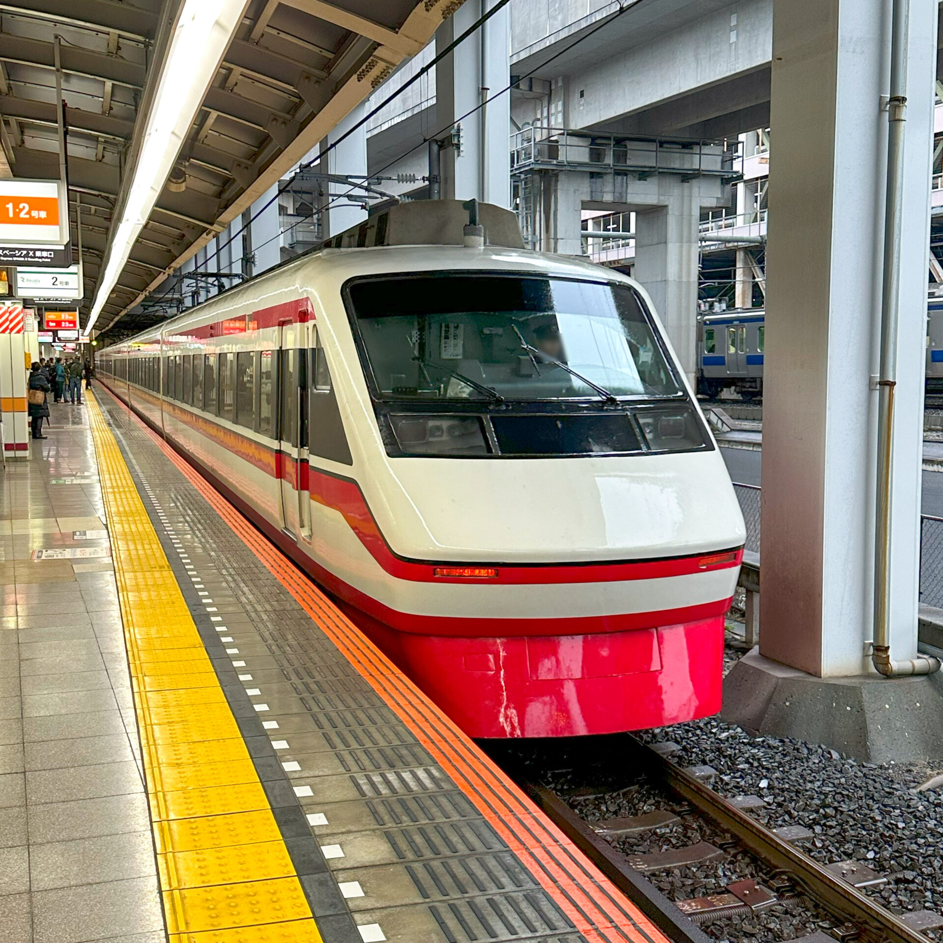 特急りょうもう号北千住駅にて