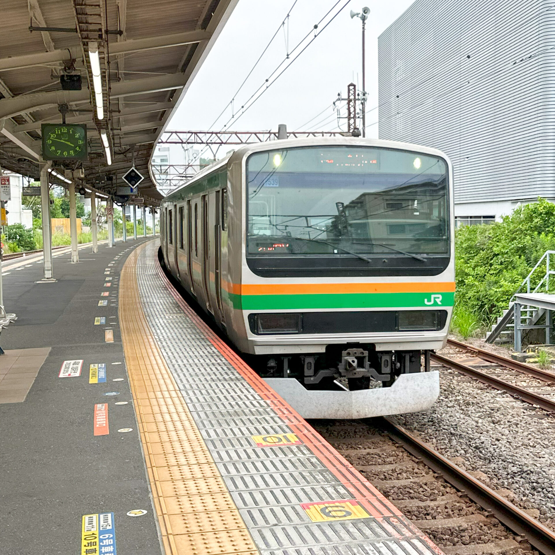 湘南新宿ライン普通列車逗子駅にて