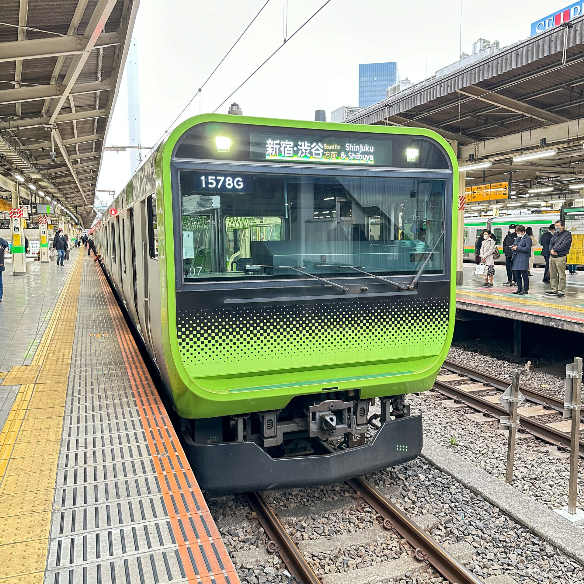 山手線普通列車池袋駅にて